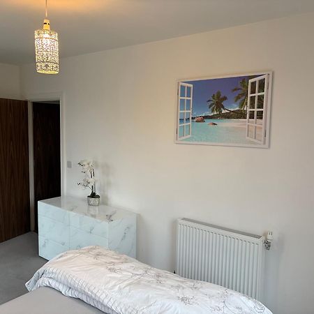 Spacious Apartment In The Heart Of Chelmsford Exterior photo